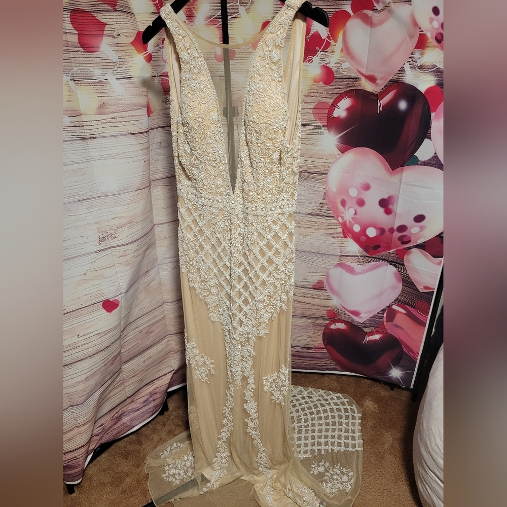 Scala Beige Backless Gown - Picture 2 of 11